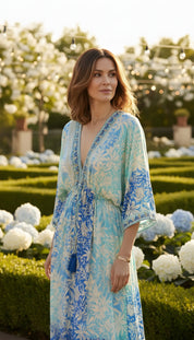 Robe en soie à aura dorée