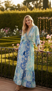 Robe en soie à aura dorée