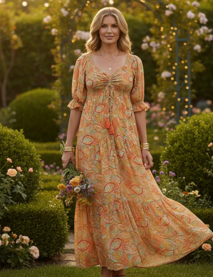 La robe en soie smockée