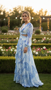 Robe longue romantique en soie bleue