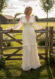 Langes Boho-Kleid aus Naturseide und Bio-Baumwolle mit floraler Spitze