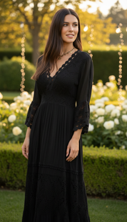 Pure, bohemische Eleganz in Schwarz
