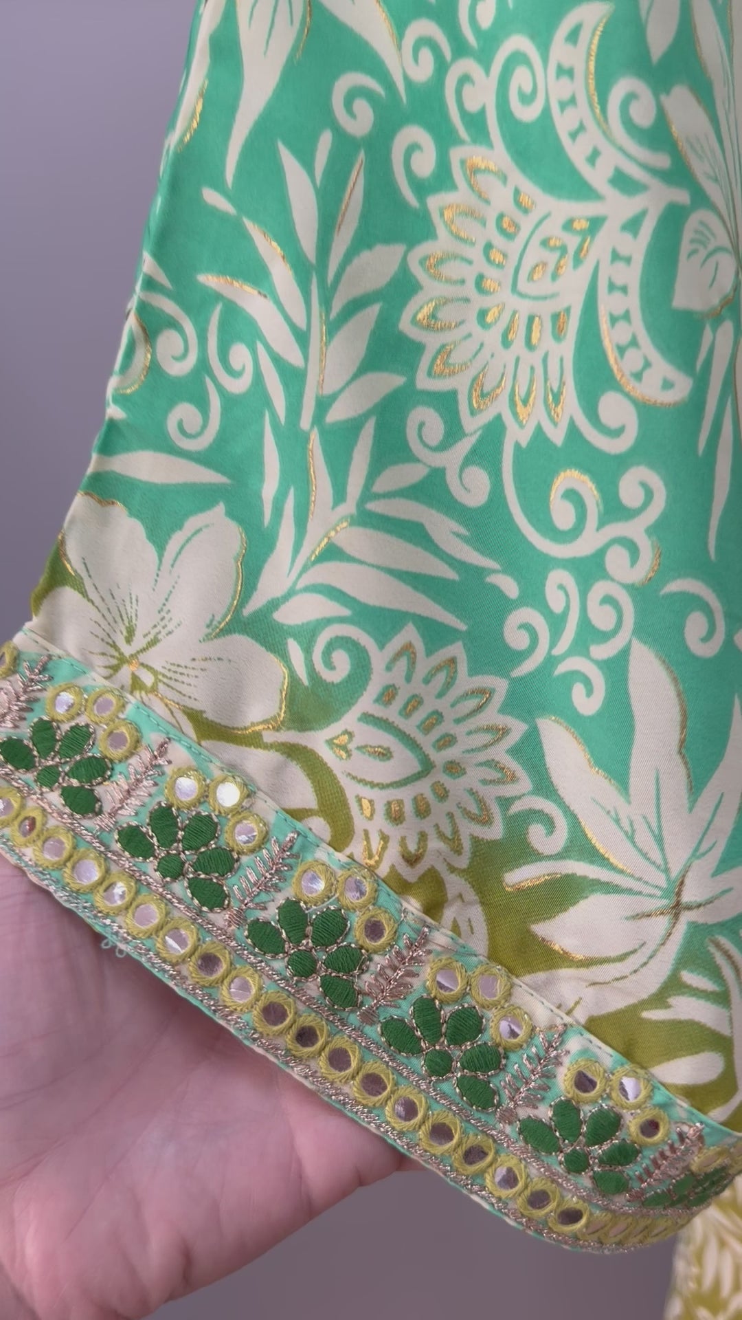 Golden Aura grünes Seidenkleid