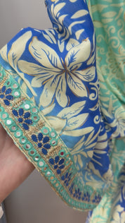 Robe en soie à aura dorée